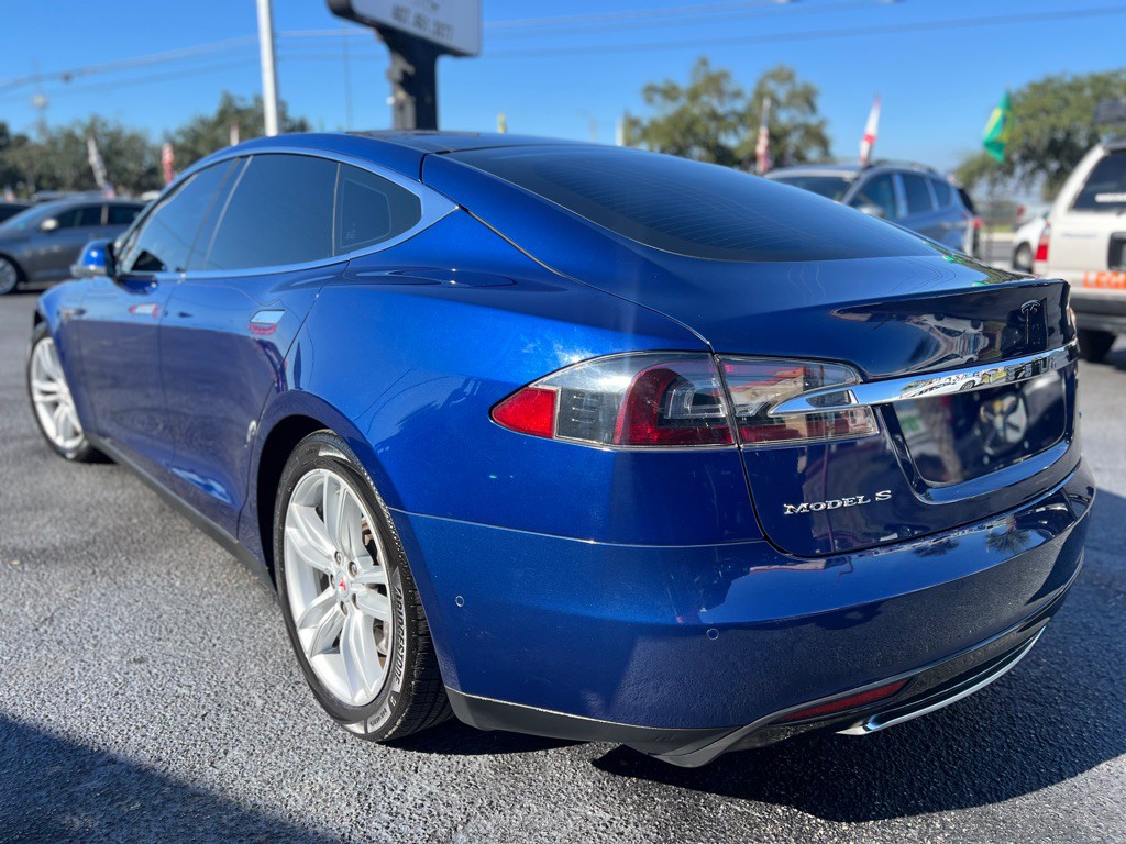 2015 Tesla Model S Image 4