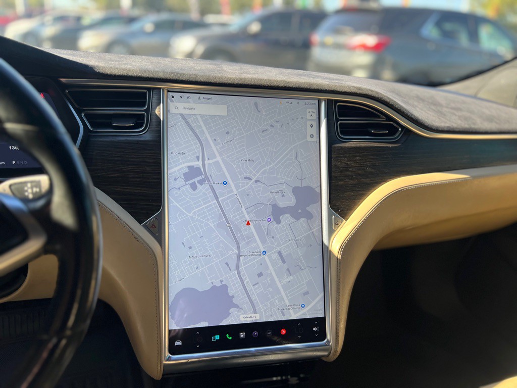 2015 Tesla Model S Image 6