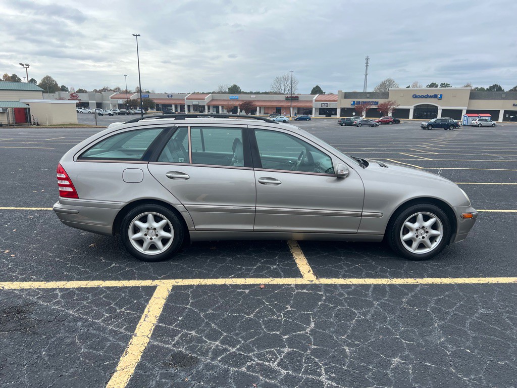 2004 Mercedes-Benz C-Class Image 3