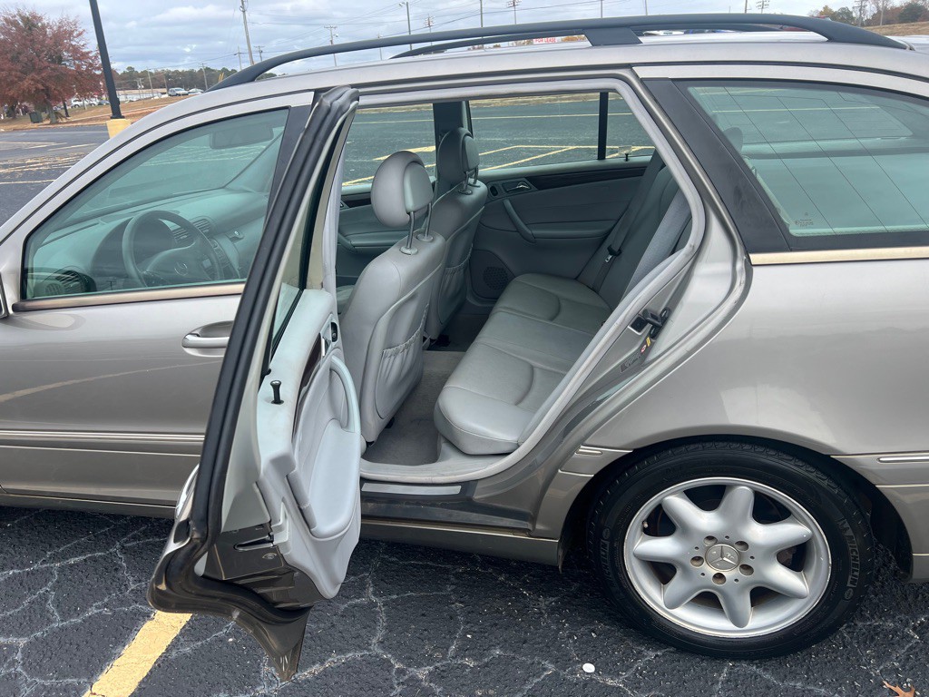 2004 Mercedes-Benz C-Class Image 6