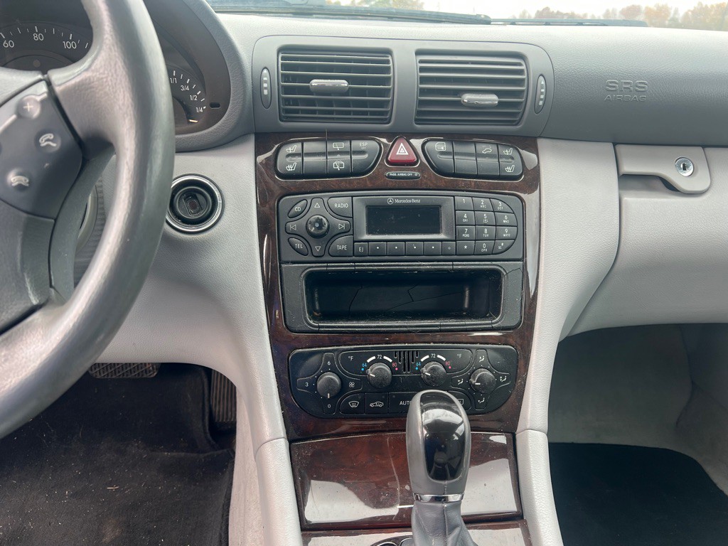 2004 Mercedes-Benz C-Class Image 8