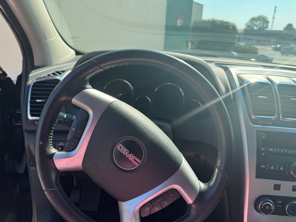 2011 GMC Acadia Image 11