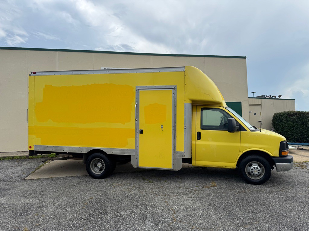 2014 Chevrolet Express Image 3