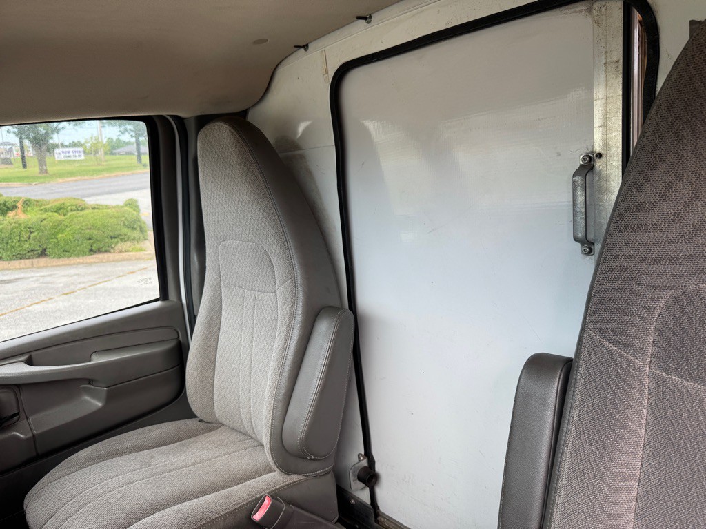 2014 Chevrolet Express Image 10