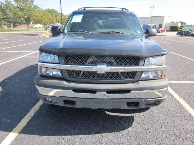 2005 Chevrolet Avalanche Image 2