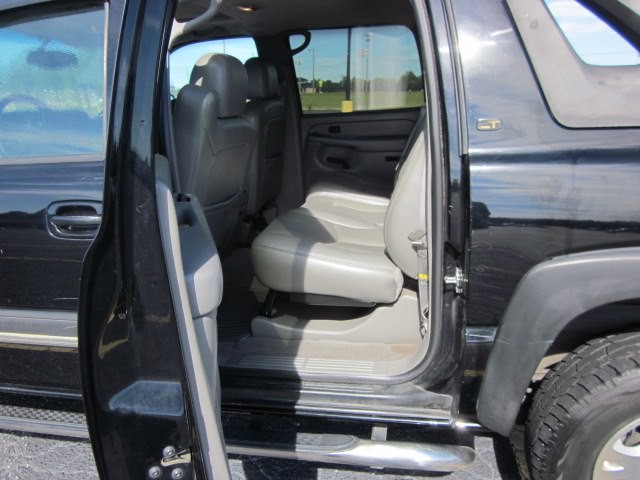 2005 Chevrolet Avalanche Image 5