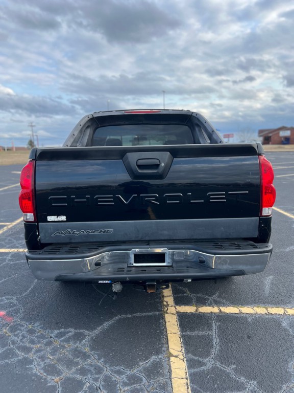 2005 Chevrolet Avalanche Image 10