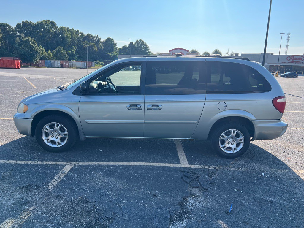 2004 Dodge Grand Caravan Image 1