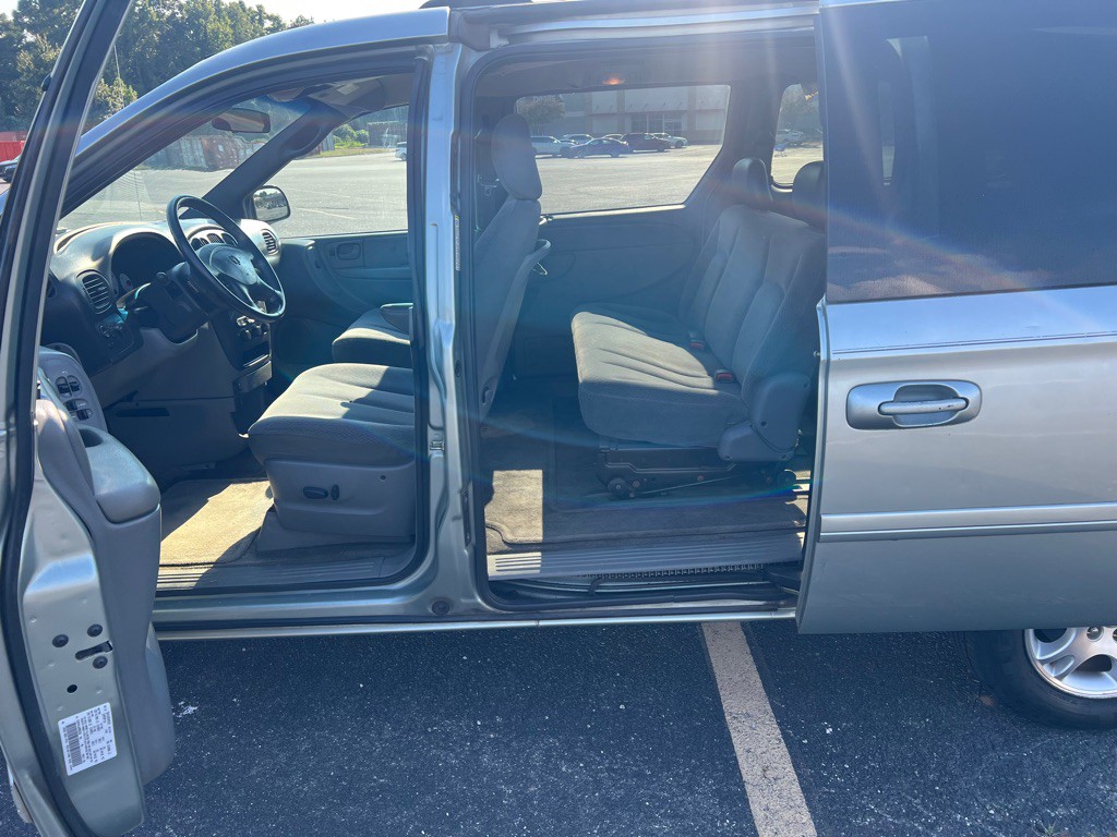 2004 Dodge Grand Caravan Image 6