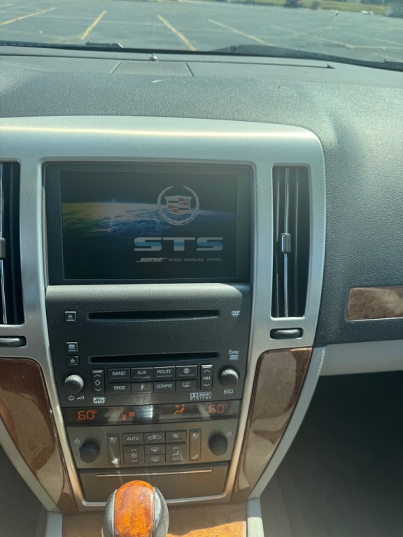 2009 Cadillac STS Image 9