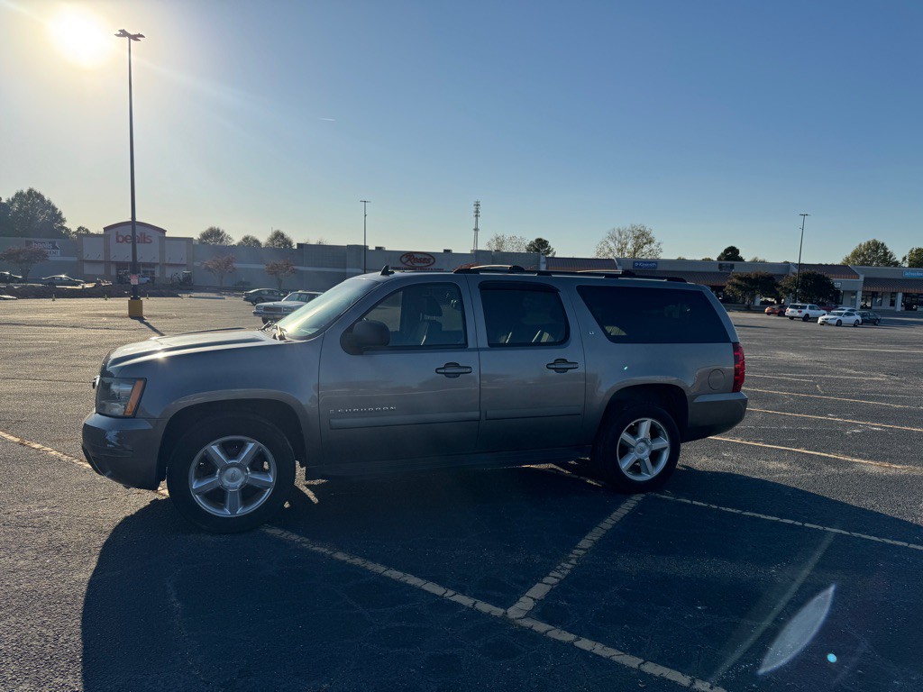 2007 Chevrolet Suburban Image 1