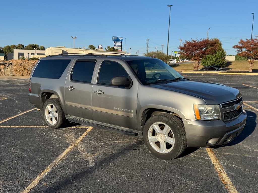 2007 Chevrolet Suburban Image 3