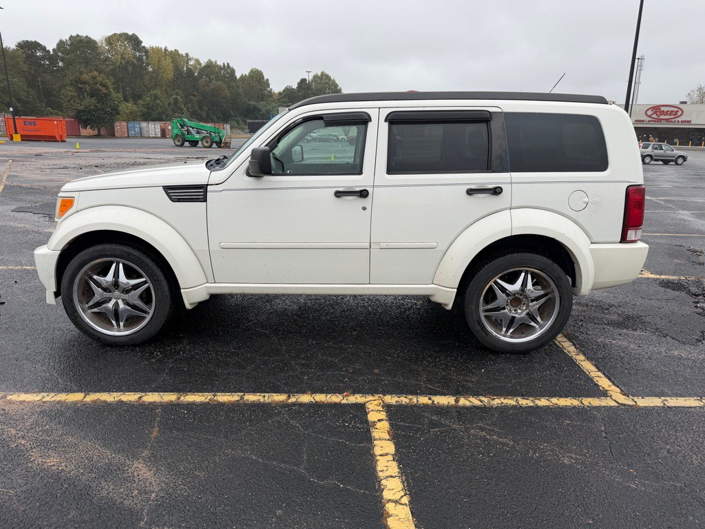 2010 Dodge Nitro Image 1