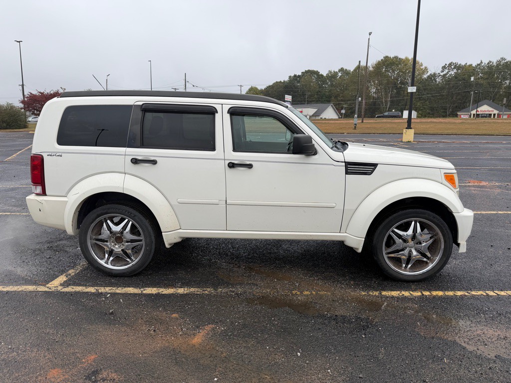 2010 Dodge Nitro Image 12