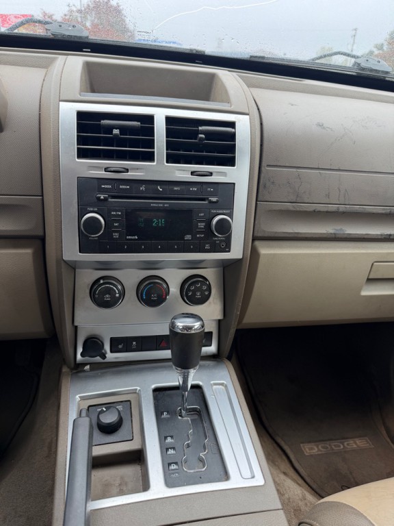 2010 Dodge Nitro Image 17