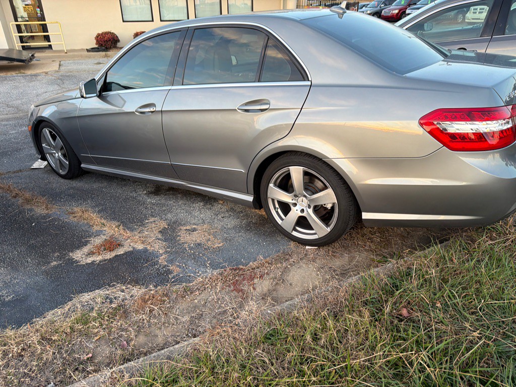 2011 Mercedes-Benz E-Class Image 4
