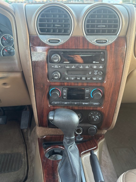 2003 GMC Envoy Image 9