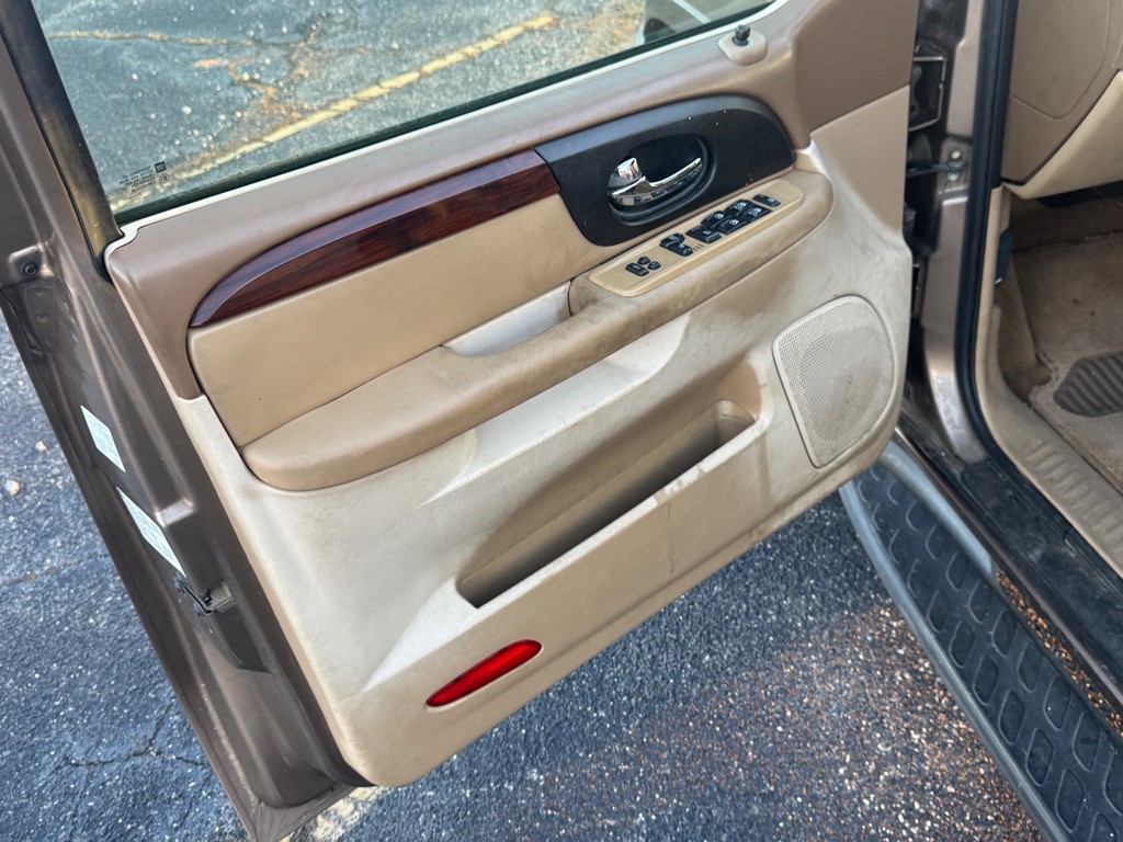 2003 GMC Envoy Image 11