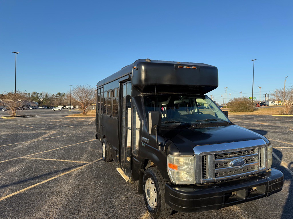 2010 Ford Econoline Image 3