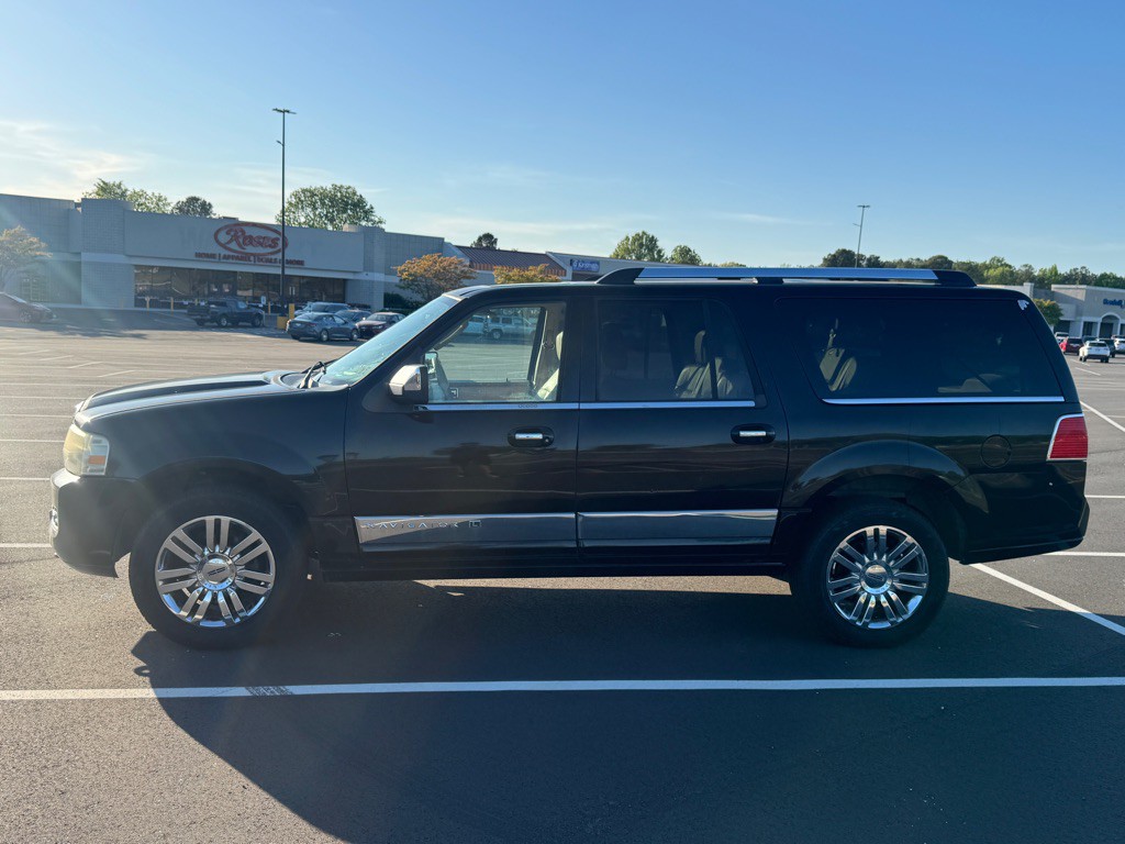 2008 Lincoln Navigator Image 1