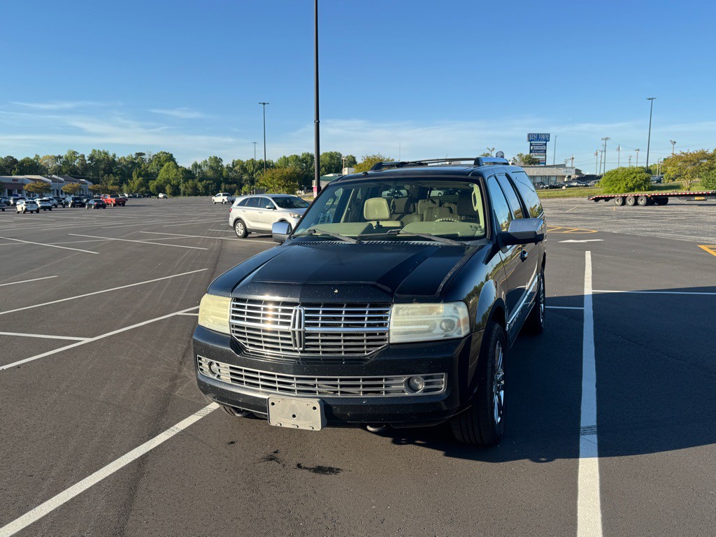 2008 Lincoln Navigator Image 2