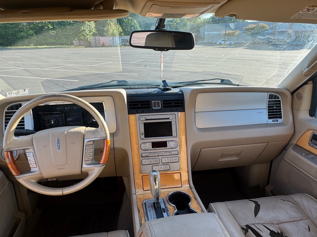 2008 Lincoln Navigator Image 9
