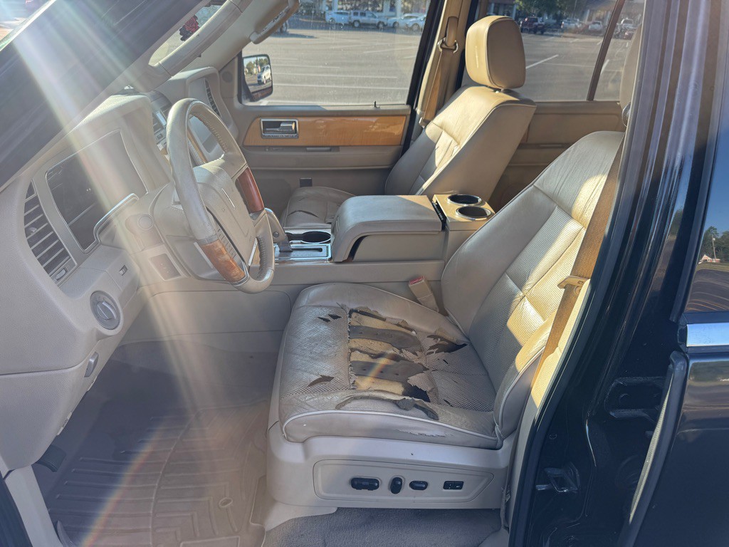 2008 Lincoln Navigator Image 10