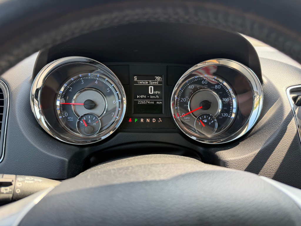 2014 Chrysler Town & Country Image 9