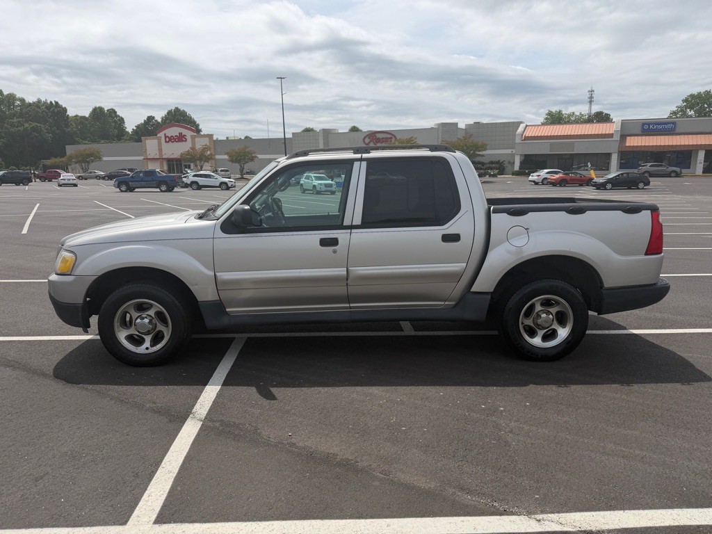 2005 Ford Explorer Image 1