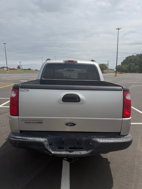 2005 Ford Explorer Image 4