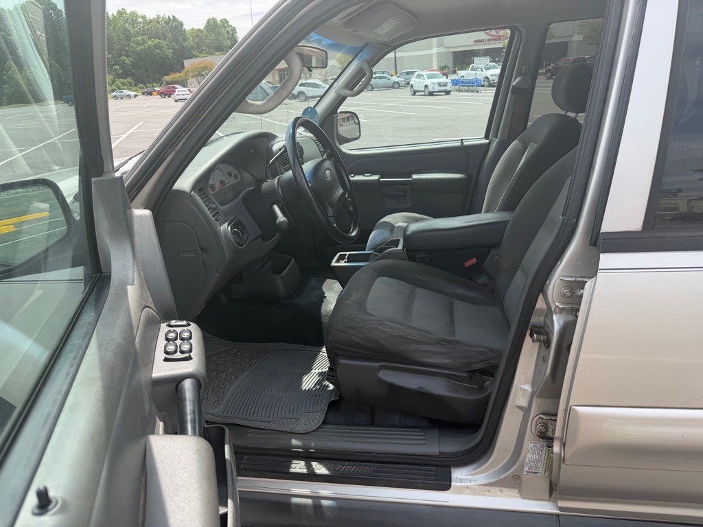 2005 Ford Explorer Image 6