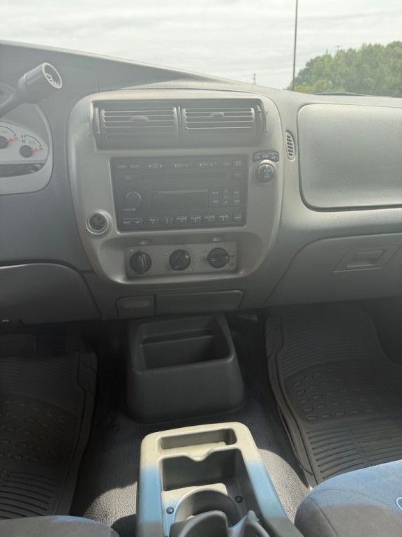 2005 Ford Explorer Image 7