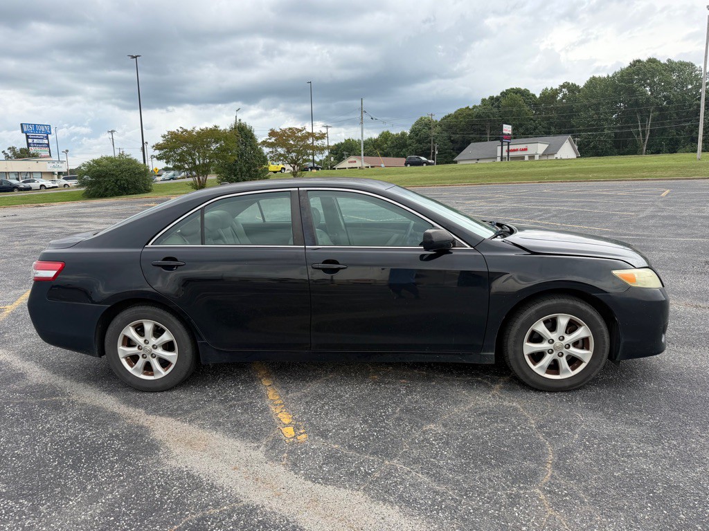 2011 Toyota Camry Image 1