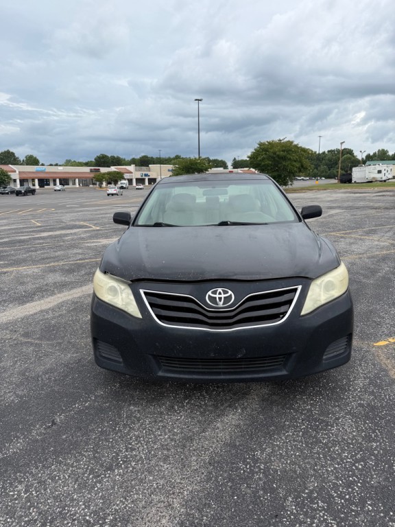2011 Toyota Camry Image 2