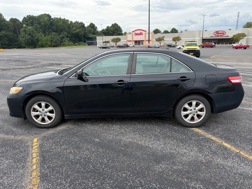 2011 Toyota Camry Image 3