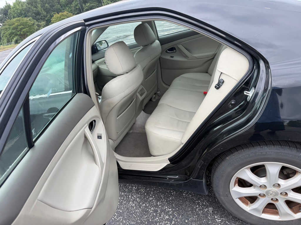 2011 Toyota Camry Image 5