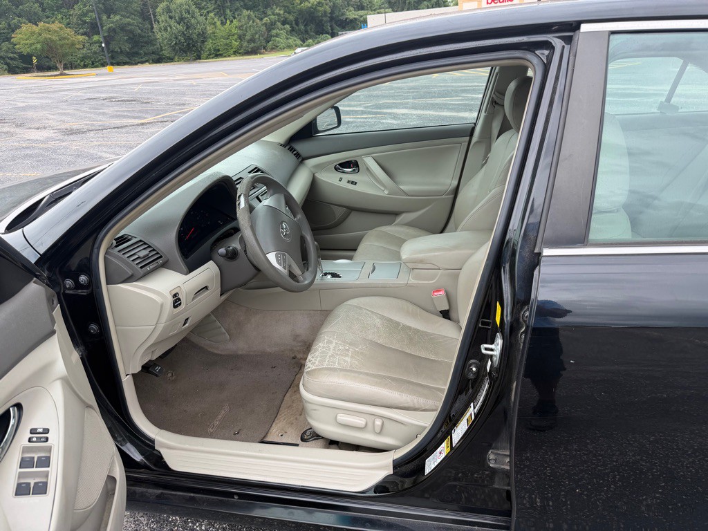 2011 Toyota Camry Image 6