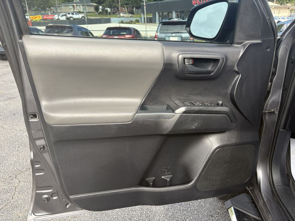 2018 Toyota Tacoma Image 10