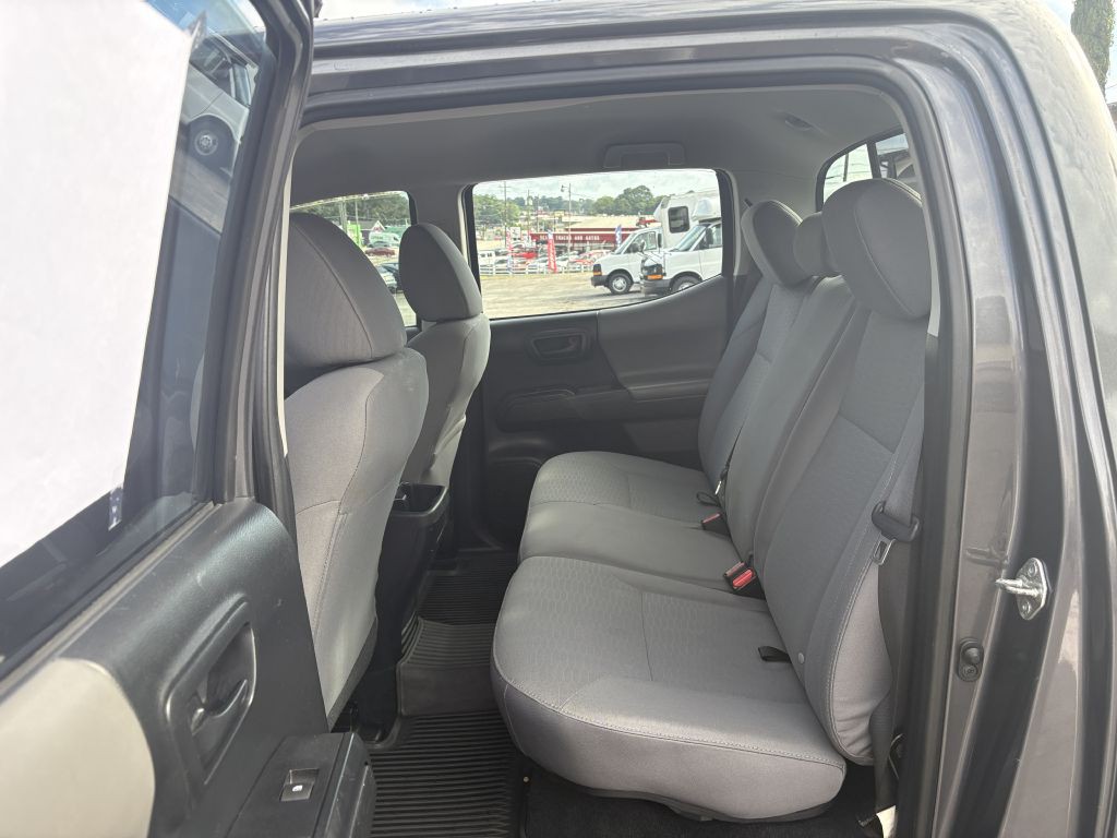2018 Toyota Tacoma Image 15