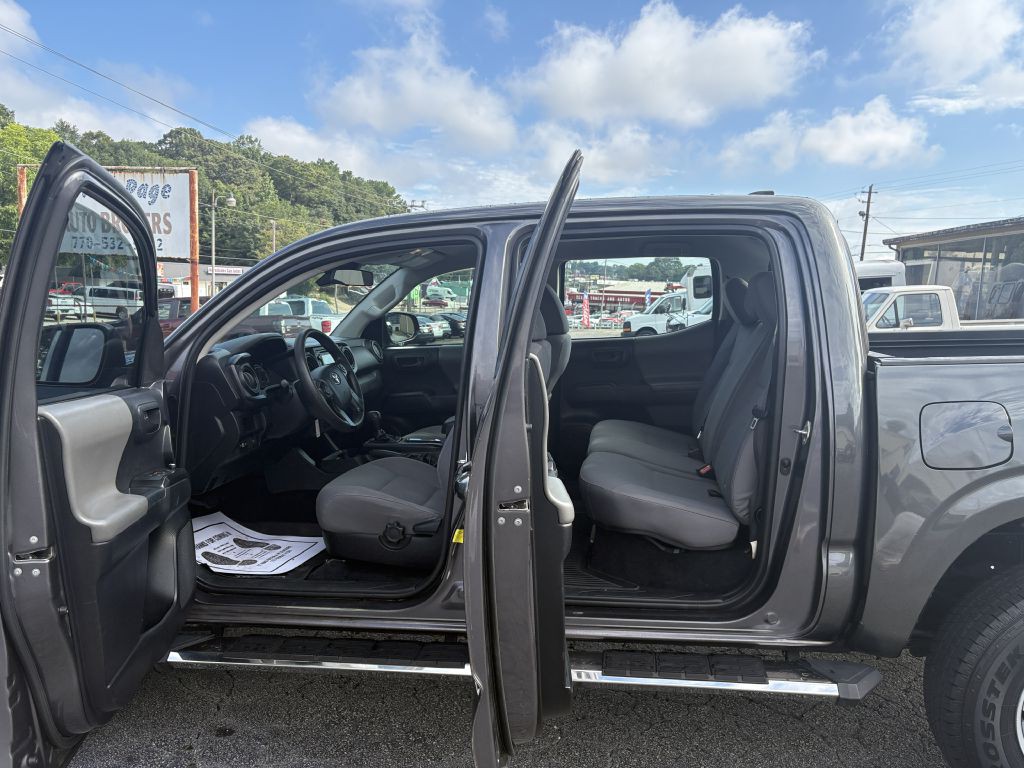 2018 Toyota Tacoma Image 16