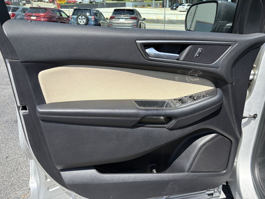 2019 Ford Edge Image 10