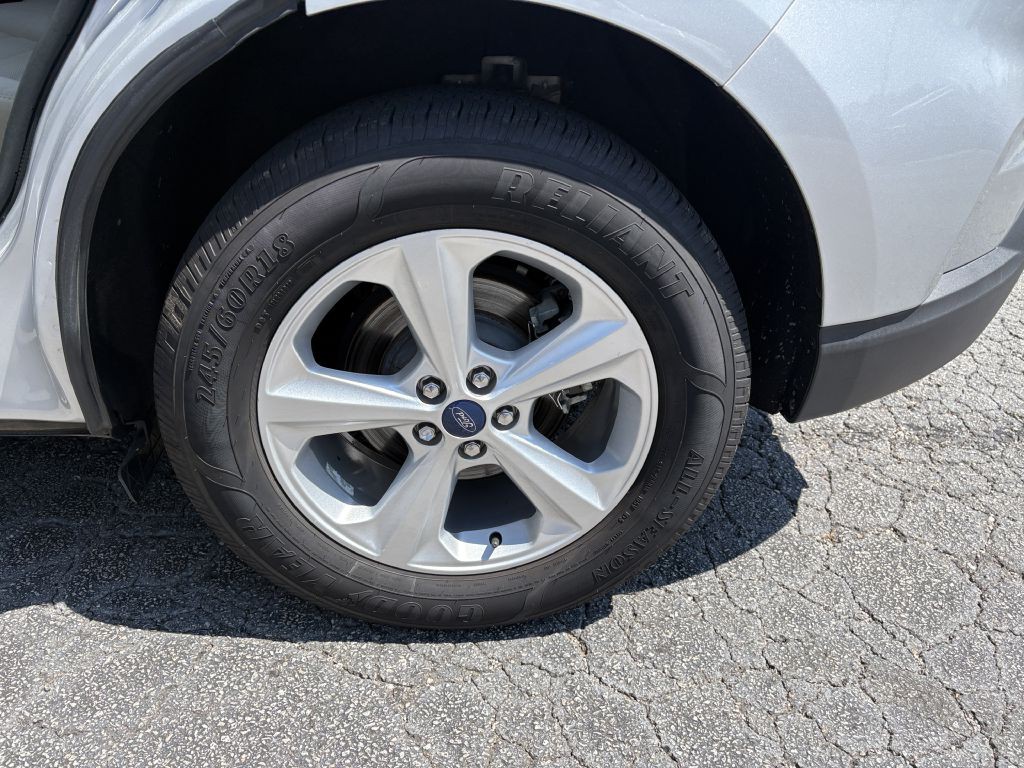 2019 Ford Edge Image 17