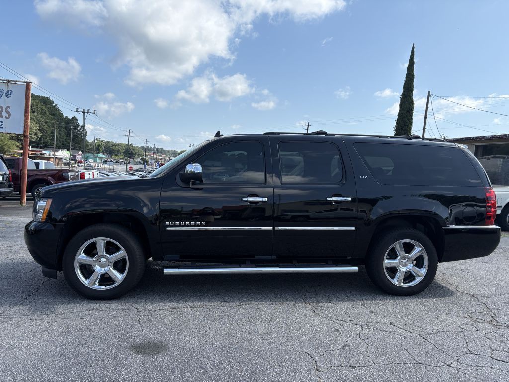 2013 Chevrolet Suburban Image 2
