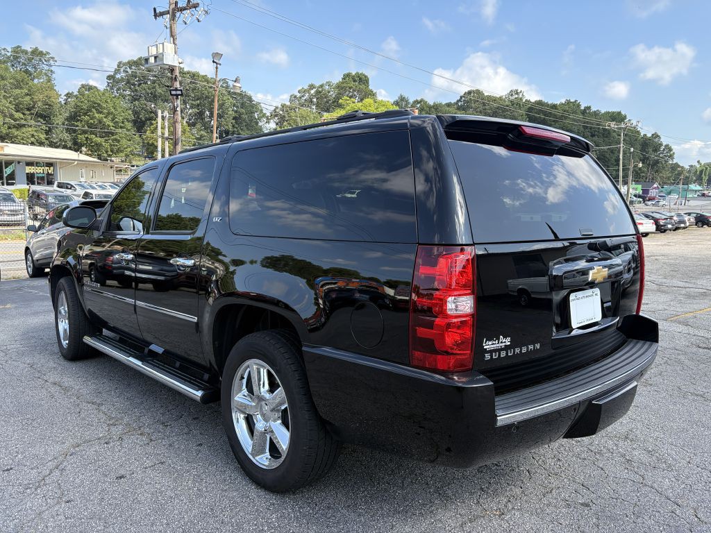 2013 Chevrolet Suburban Image 3