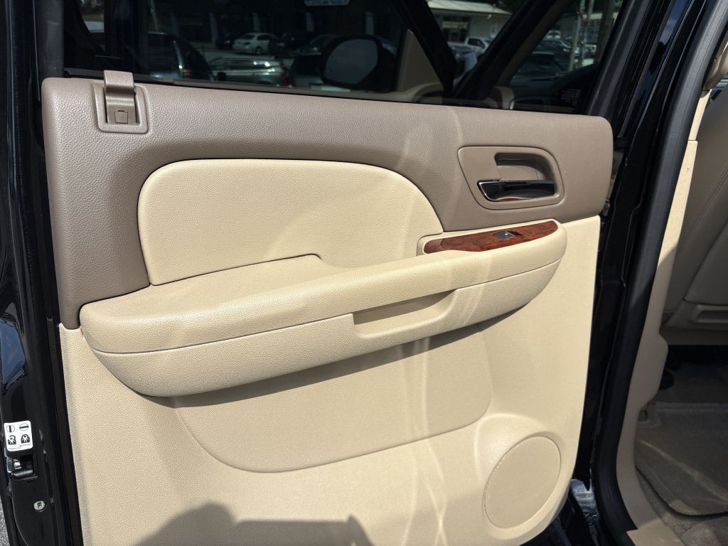 2013 Chevrolet Suburban Image 14