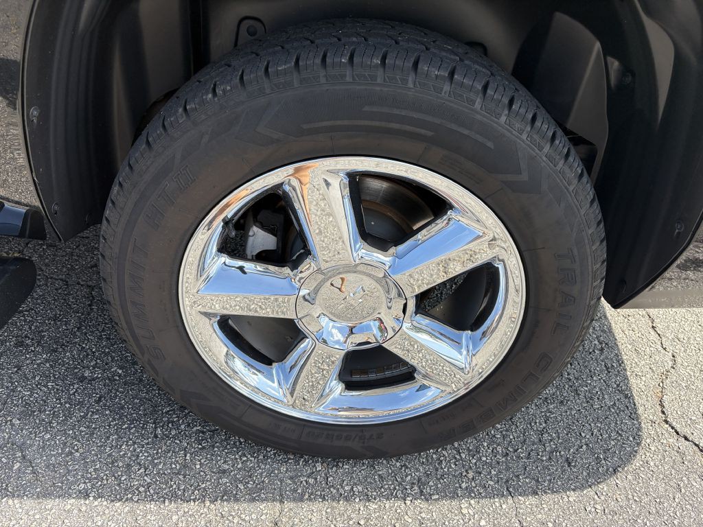 2013 Chevrolet Suburban Image 17