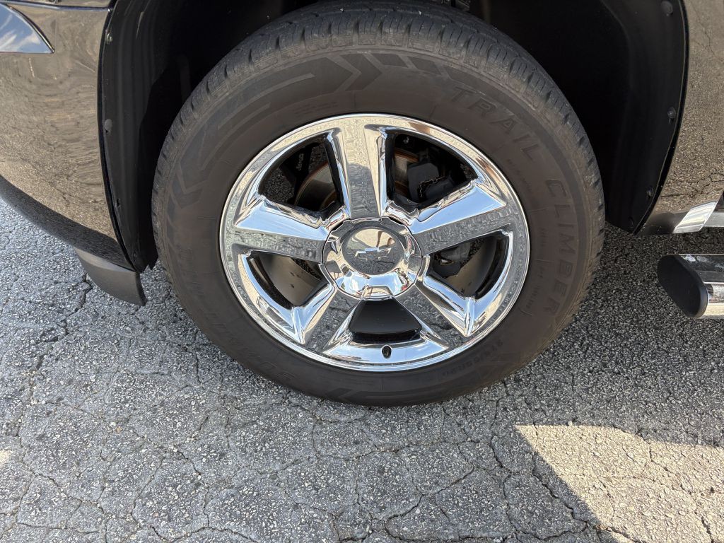 2013 Chevrolet Suburban Image 18
