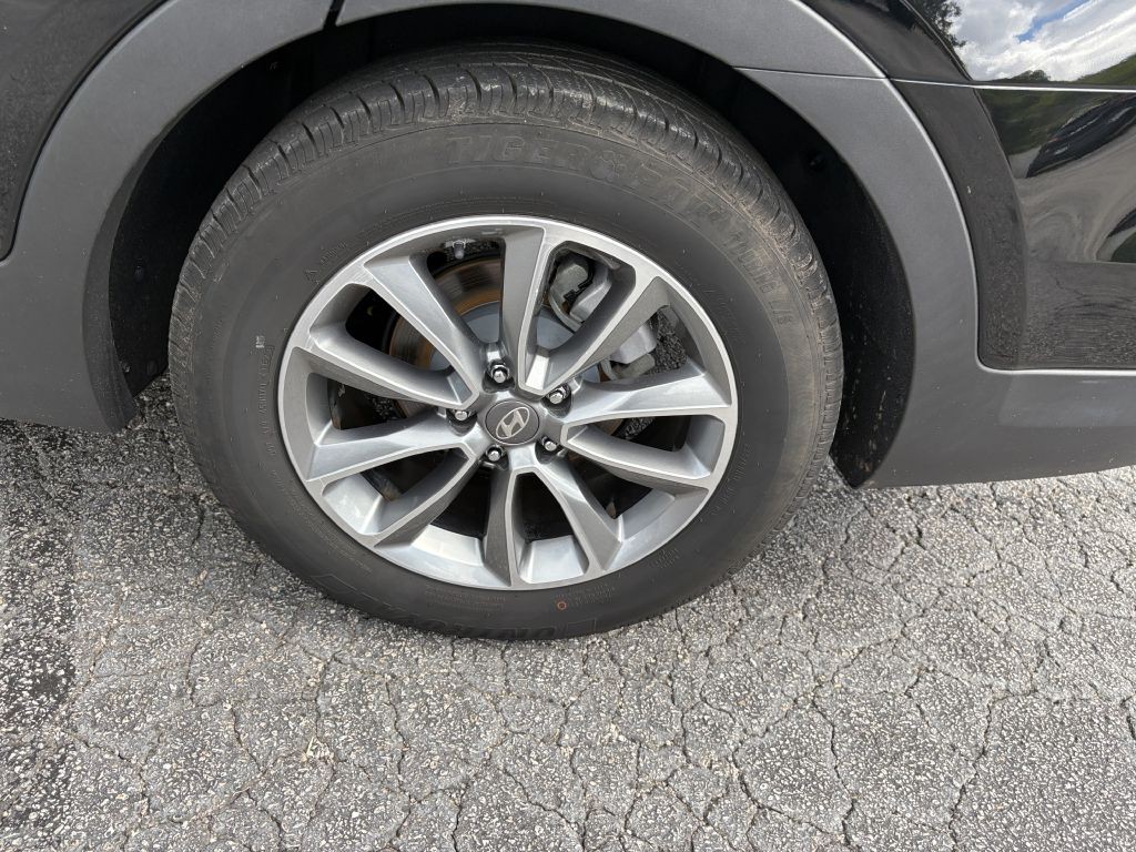 2018 Hyundai Santa Fe Image 17