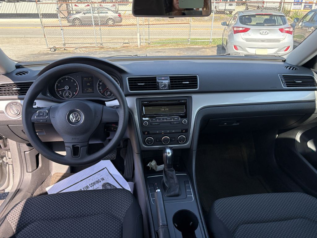 2012 Volkswagen Passat Image 11