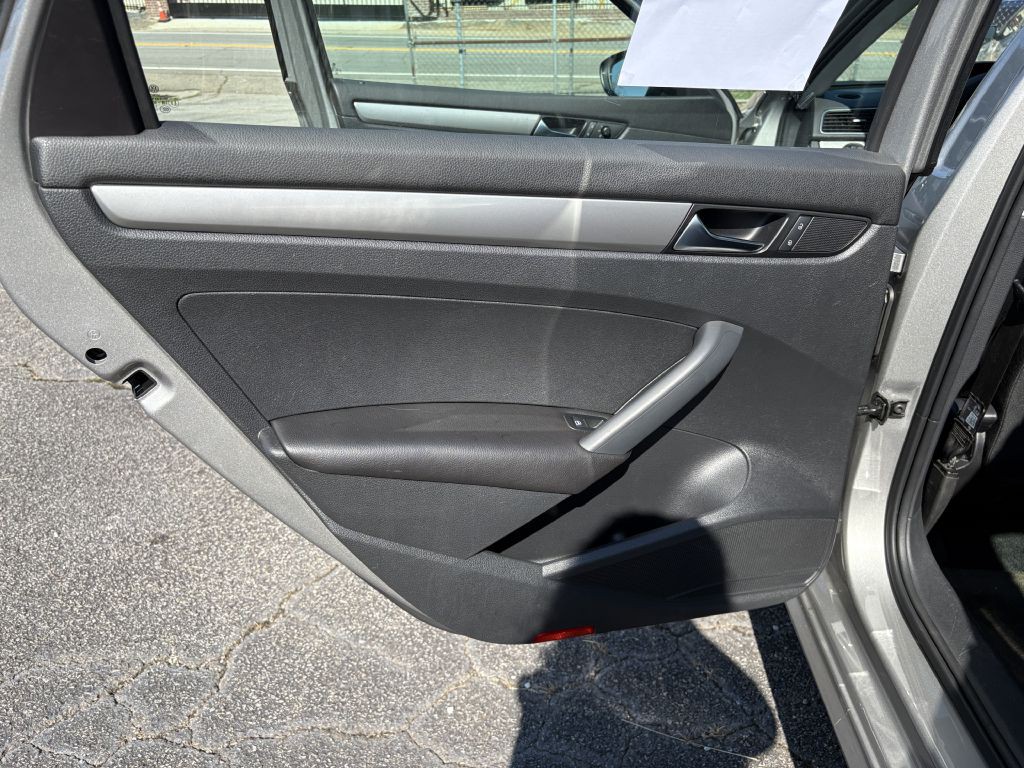 2012 Volkswagen Passat Image 12